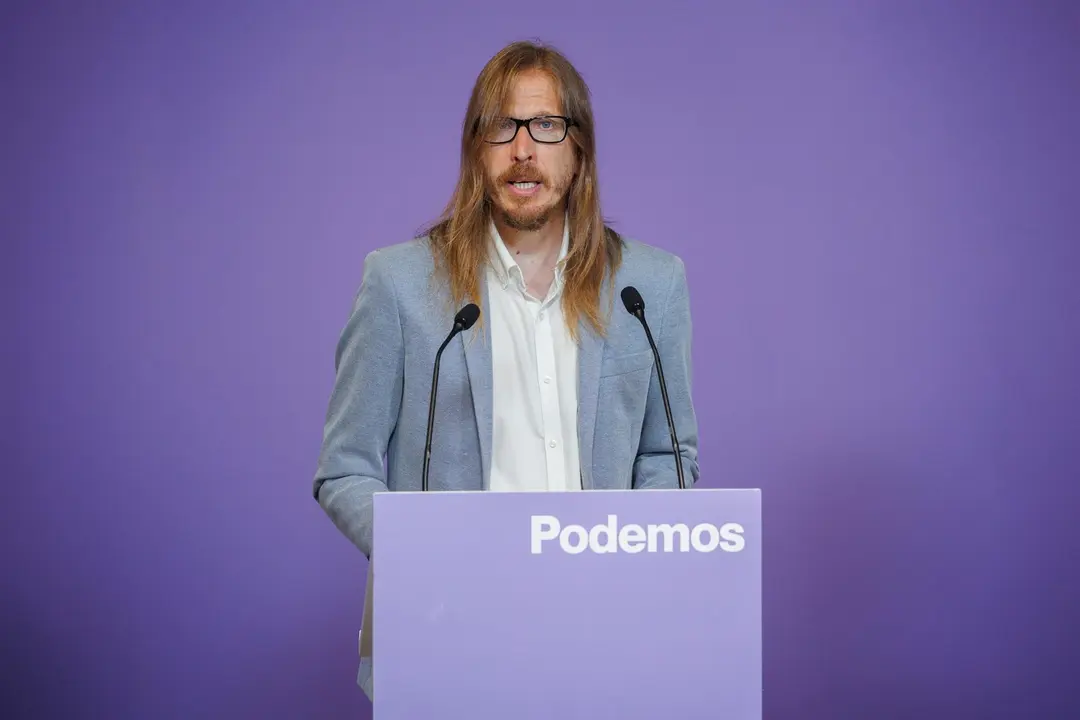 El secretario de Organizaci&oacute;n y Portavoz de Podemos, Pablo Fern&aacute;ndez, durante una rueda de prensa