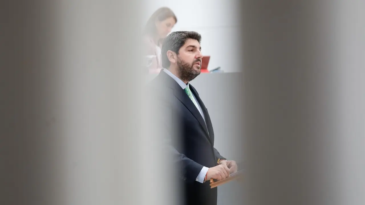 El presidente de la Regi&oacute;n de Murcia, Fernando L&oacute;pez Miras, en la Asamblea Regional