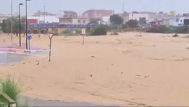 El r&iacute;o Cervol de Vinar&oacute;s se ha desbordado afectando as&iacute; a algunas carreteras de la provincia de Castell&oacute;n (foto: redes sociales)