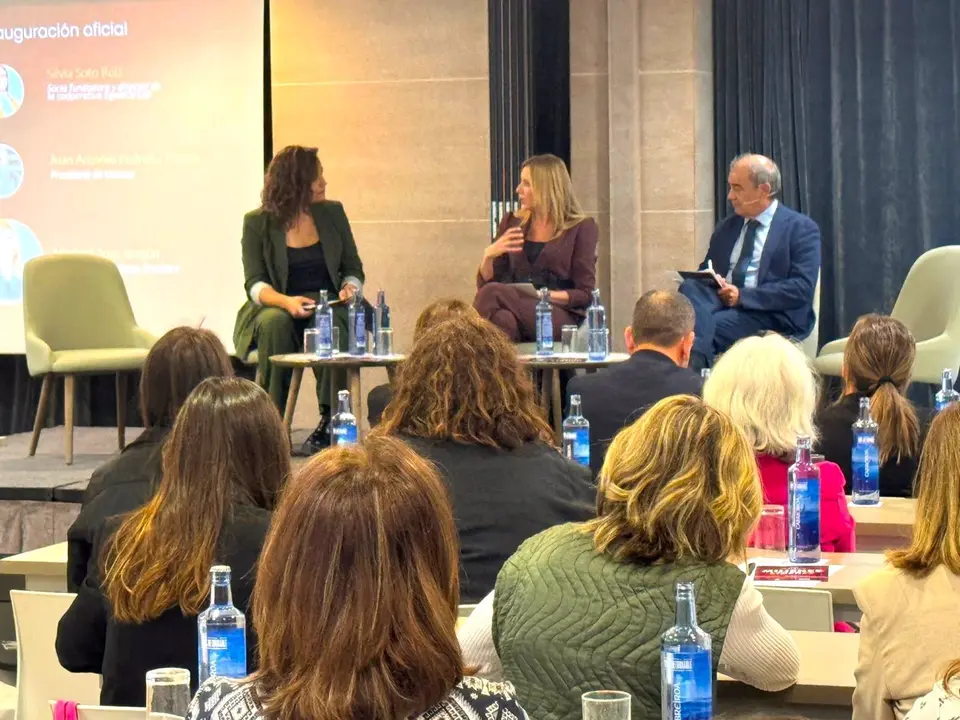 La consejera de Empresa, Empleo y Econom&iacute;a Social, Marisa L&oacute;pez Arag&oacute;n, inaugura la jornada 'Mujeres L&iacute;deres', organizada por Ucomur (foto: Regi&oacute;n de Murcia)