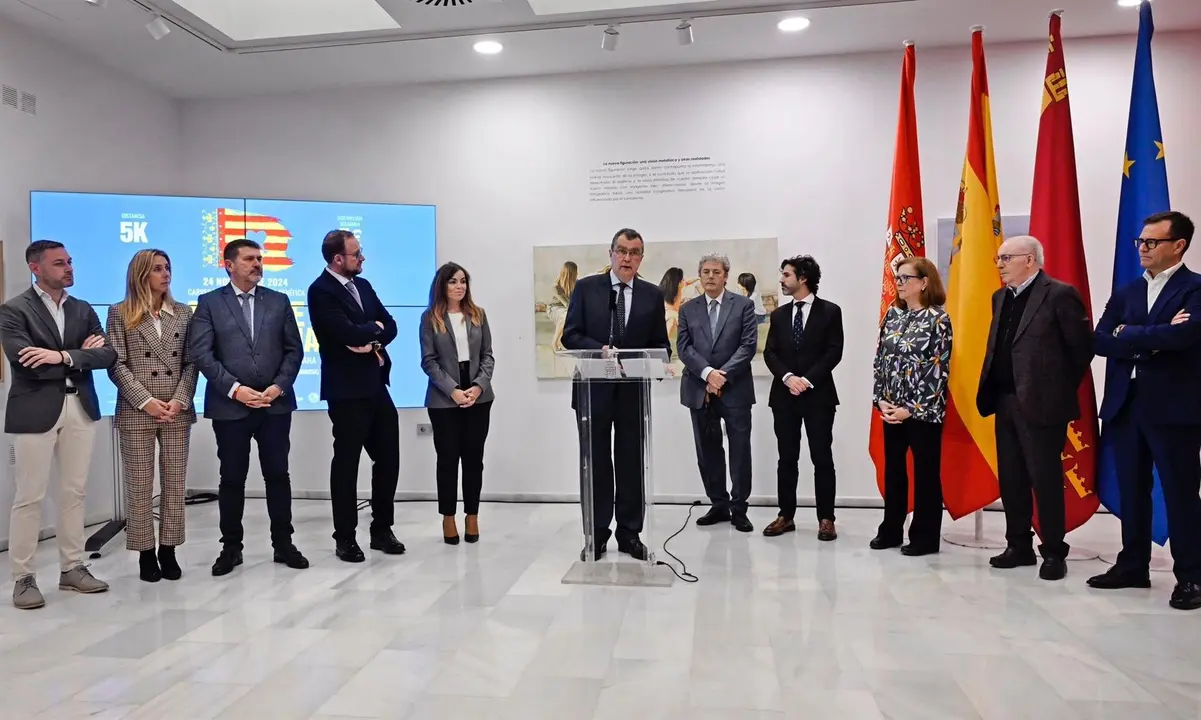 El alcalde de Murcia, Jos&eacute; Ballesta, presenta la marcha 'Mu&eacute;vete x Valencia' para ayudar a los damnificados de la DANA - AYUNTAMIENTO DE MURCIA