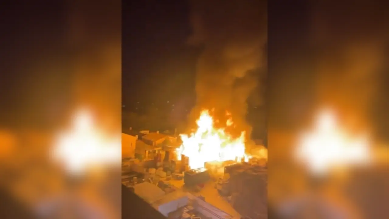 Incendio en una f&aacute;brica de pal&eacute;s de Puente Tocinos