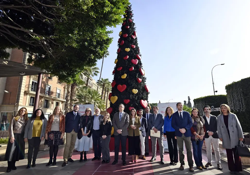 El alcalde Jos&eacute; Ballesta y miembros del Consistorio presentan el Cuento de Navidad