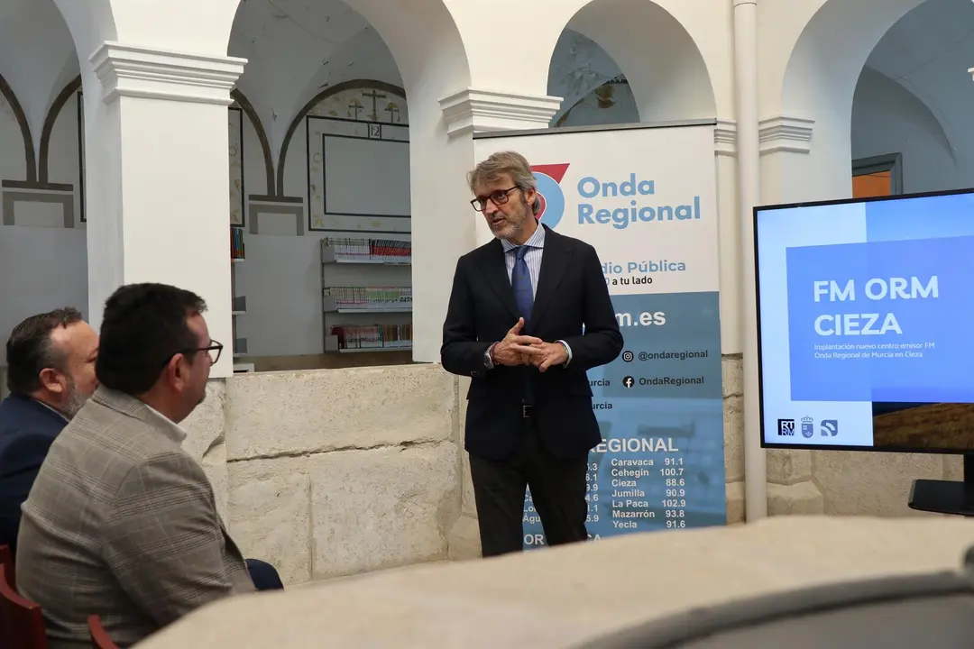 El consejero de Econom&iacute;a, Hacienda, Fondos Europeos y Transformaci&oacute;n Digital, Luis Alberto Mar&iacute;n, asiste a la presentaci&oacute;n de este centro