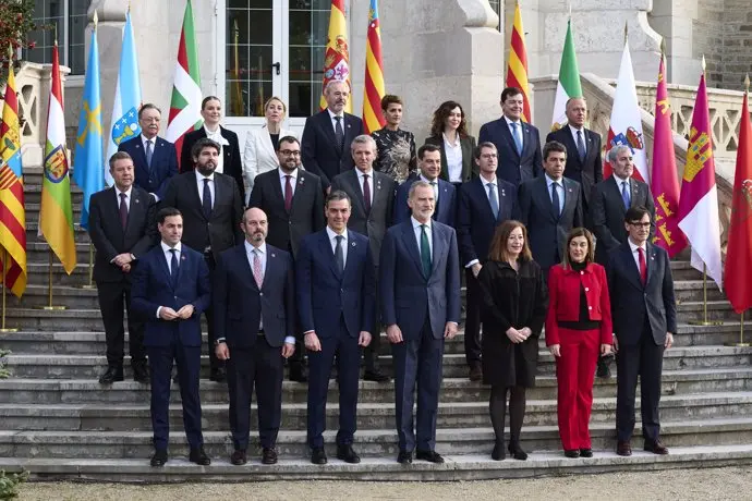 Foto de familia de la XXVII Conferencia de Presidentes, en el Palacio de la Magdalena (foto: EP)