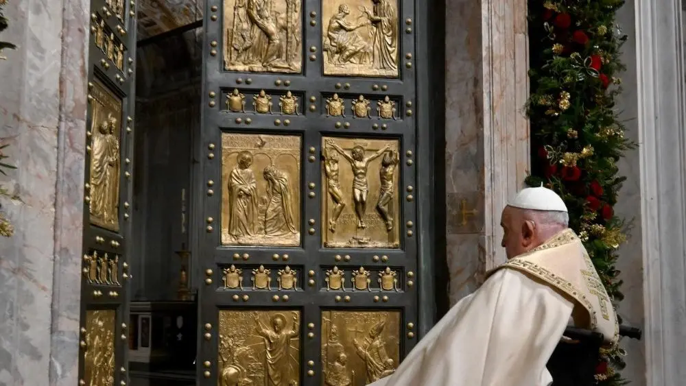 El Papa Francisco abre la Puerta Santa y da comienzo al Jubileo de 2025