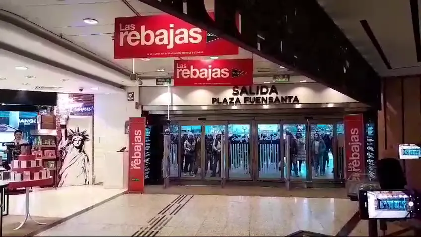 Primero clientes de las rebajas de este 2025