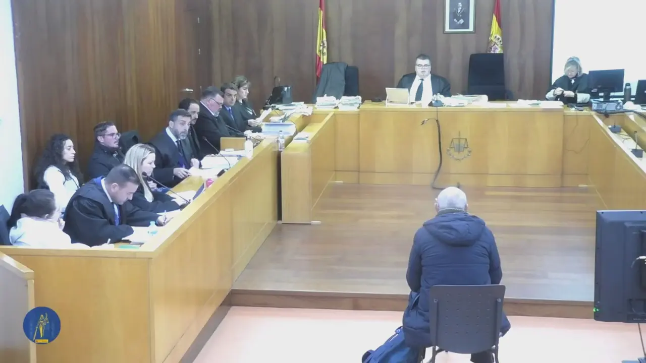 Sesi&oacute;n de este martes 14 de enero correspondiente al juicio del crimen en la localidad cartagenera de La Puebla (foto: La 7)