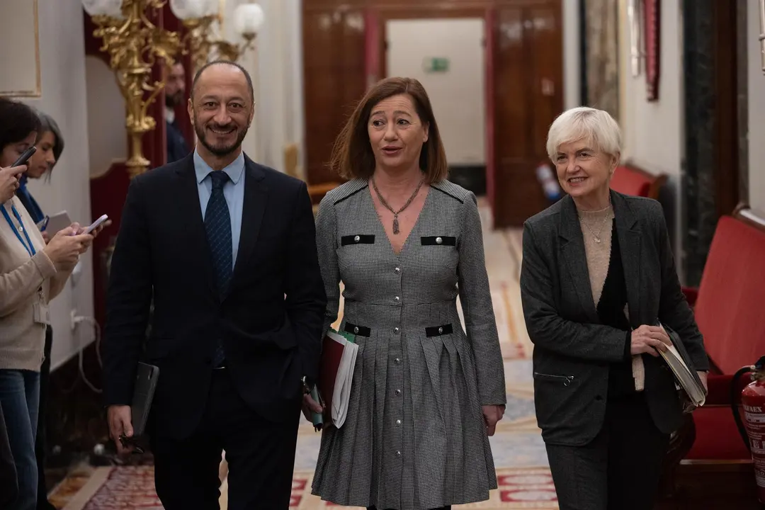 El vicepresidente primero de la Mesa del Congreso, Alfonso Rodr&iacute;guez G&oacute;mez de Celis; la presidenta del Congreso, Francina Armengol y la secretaria segunda de la Mesa del Congreso, Isaura Leal. - Alejandro Mart&iacute;nez V&eacute;lez (foto: EP)