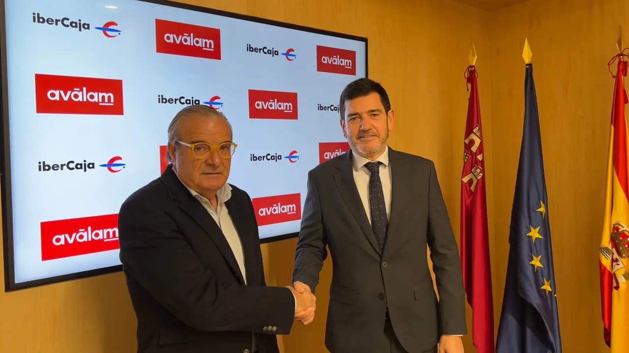 Luis Mart&iacute;nez de Salas y Fernando Gea, durante la firma del acuerdo