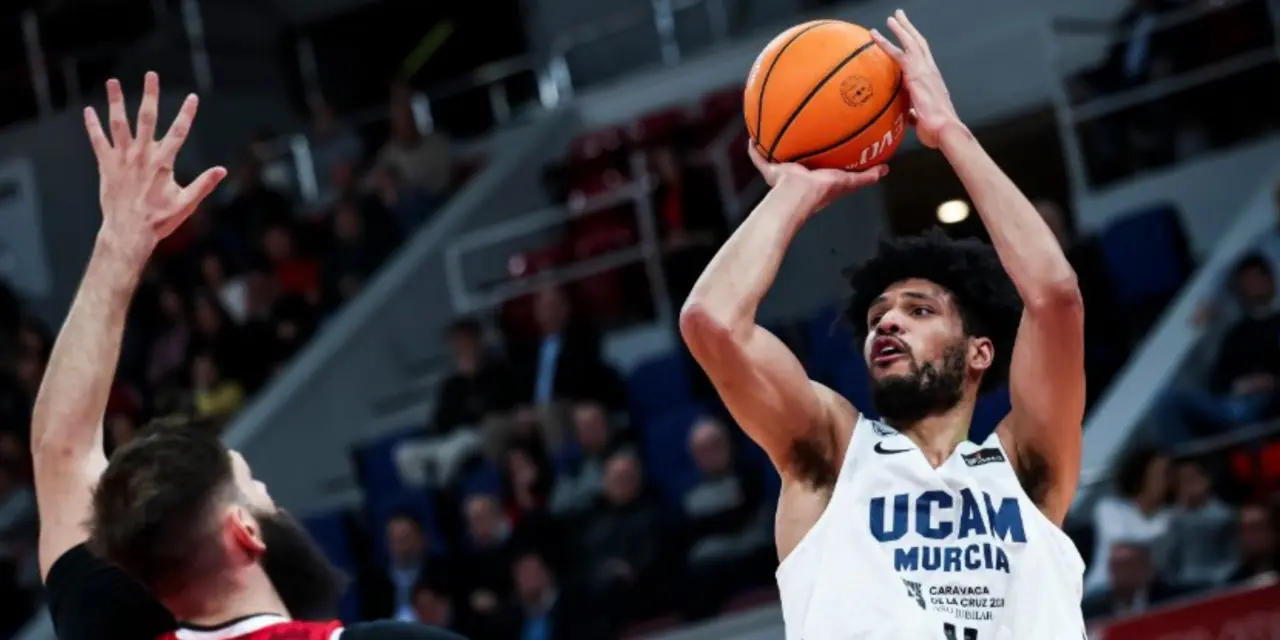 Kaiser Gates lidera la victoria del UCAM en Zaragoza con 20 puntos