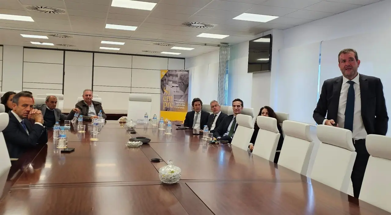 Hefame recibe al presidente de la Alianza Cooperativa Internacional, Ariel Guarco (foto: Hefame)