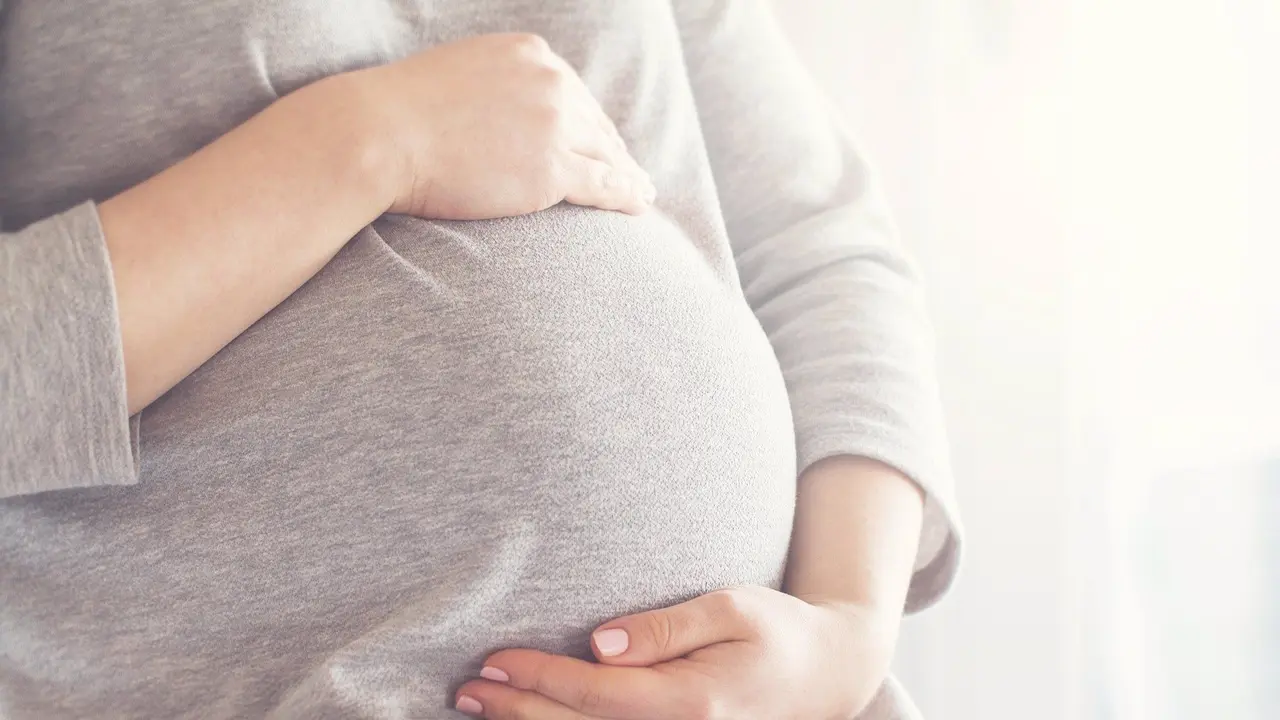 Imagen de recurso de una mujer embarazada (foto: UGR)