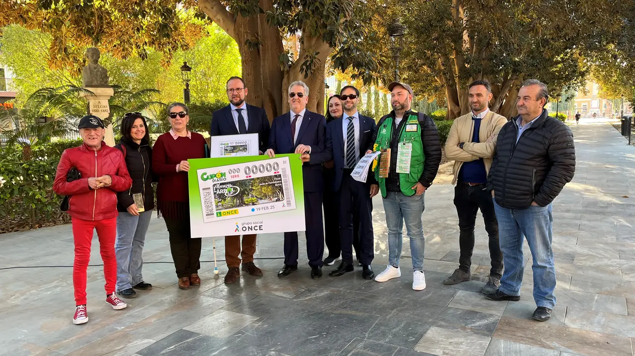 La aparici&oacute;n de estos ficus se enmarca dentro de la acci&oacute;n 'Abraza tu arbol' de la ONCE (foto: EP)