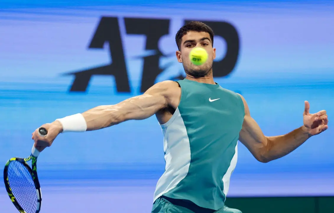 Carlos Alcaraz gana en su estreno en Doha ante Marin Cilic (foto: ATP)