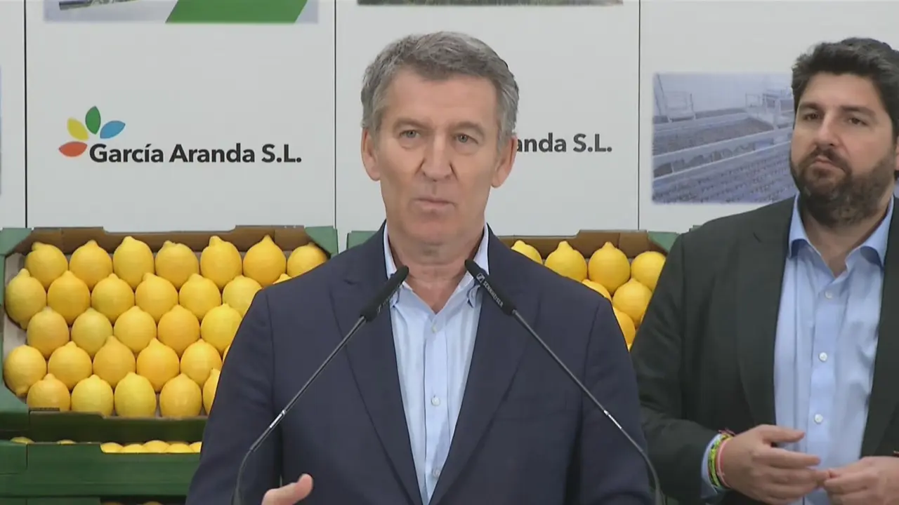 Feij&oacute;o durante su visita a Librilla (foto: La 7)