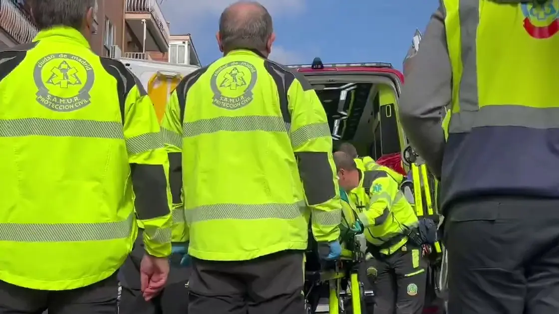Sanitarios de la Comunidad de Madrid en el lugar de los hechos (foto: Emergencias Madrid)