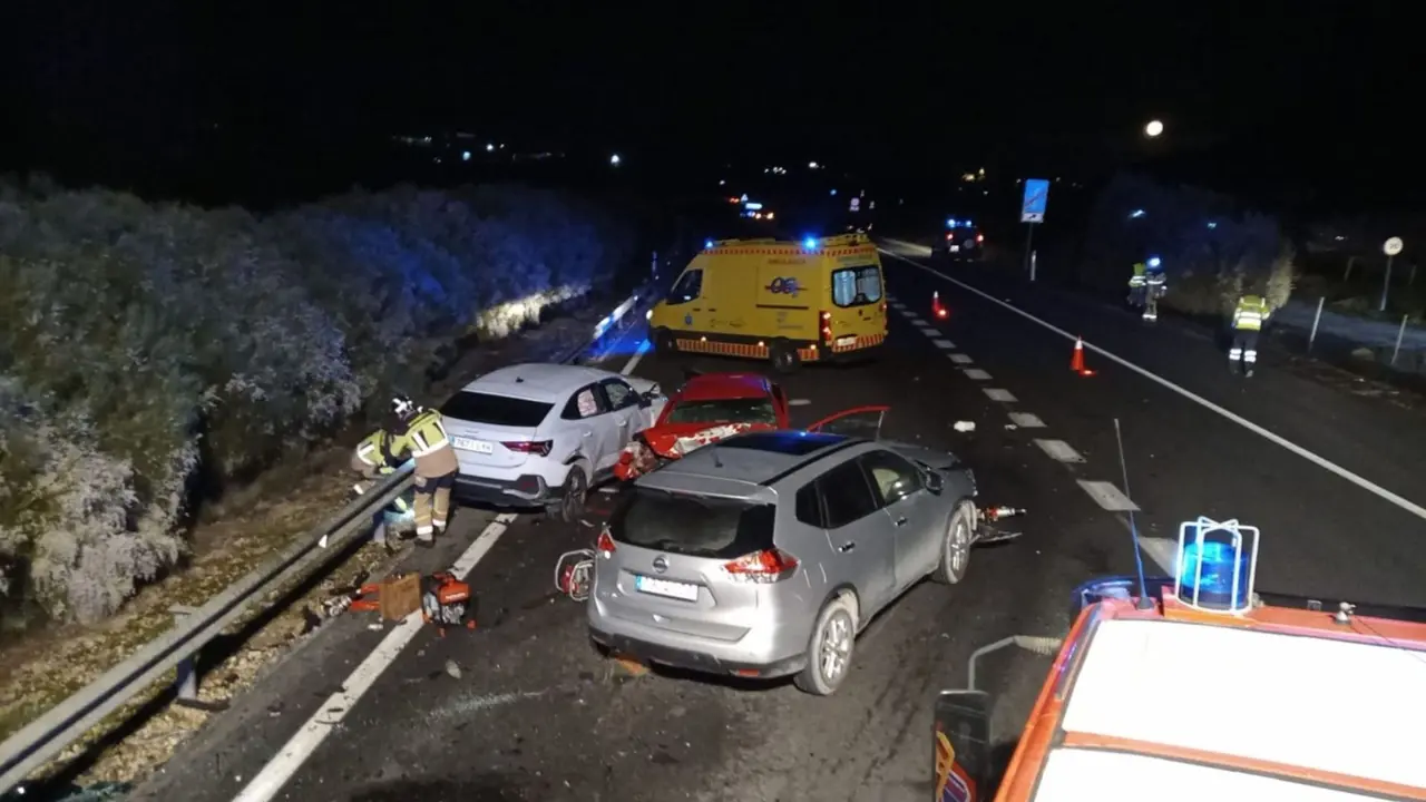 Tres personas fallecidas en un accidente de tr&aacute;fico ocurrido esta noche en la carretera RM-15