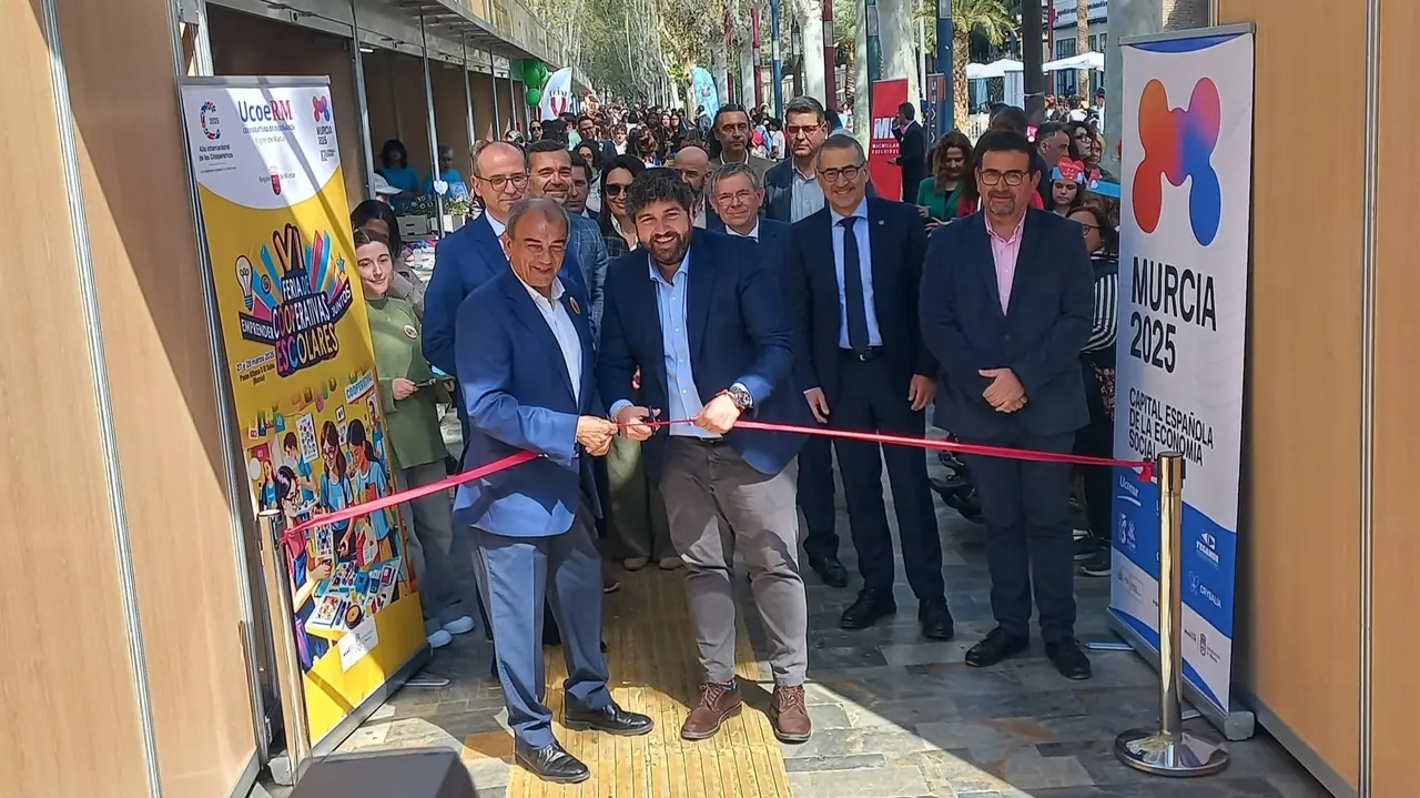 Acto de inauguraci&oacute;n de la VI Feria de cooperativas escolares