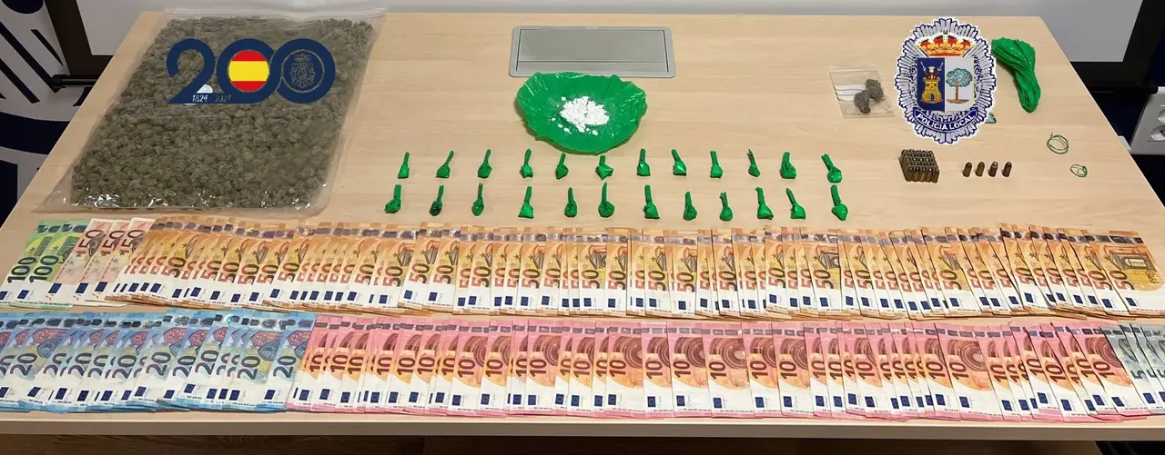 Dinero y droga intervenida (foto: Polic&iacute;a Nacional)