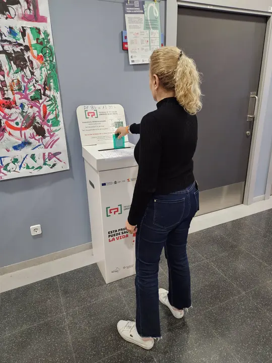 Las muestras del cribado de c&aacute;ncer de colon se depositan en los buzones habilitados en los centros de salud.
