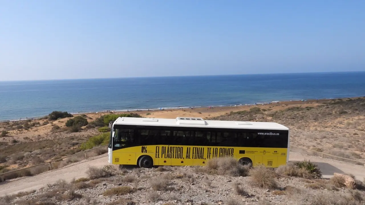 Autob&uacute;s a Calblanque (foto: EP)