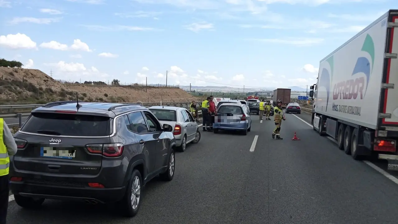 Accidente en la A-30 a la altura de Ulea (foto: Bomberos del CEIS)