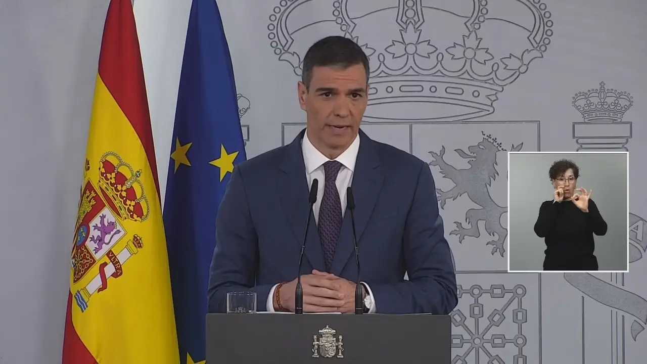 Pedro S&aacute;nchez durante su comparecencia (foto: La 7)