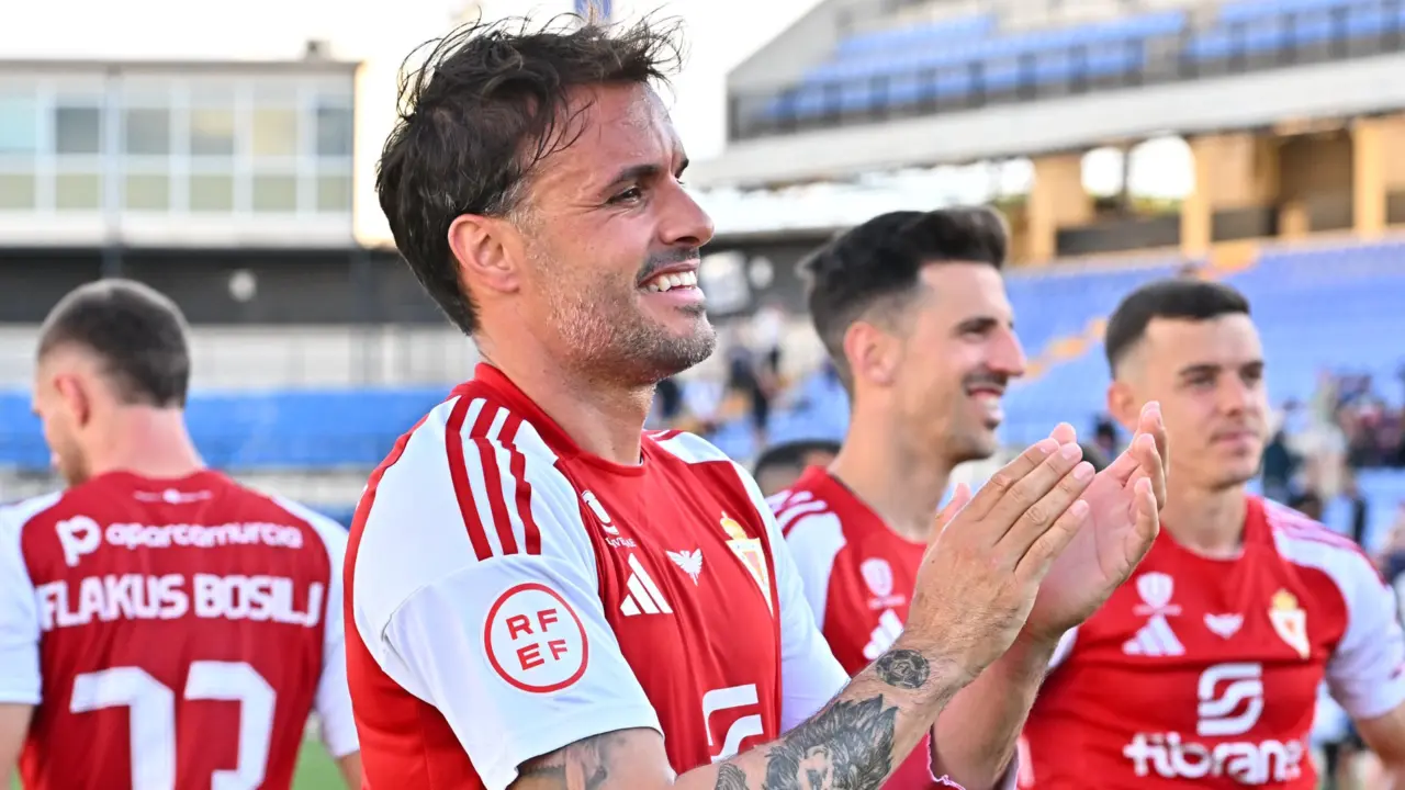 Pedro Le&oacute;n celebra la victoria del Real Murcia sobre el Intercity | Foto: Real Murcia