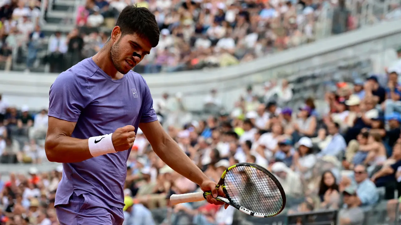 Carlos Alcaraz durante el partido de este mi&eacute;rcoles (foto: ATP)