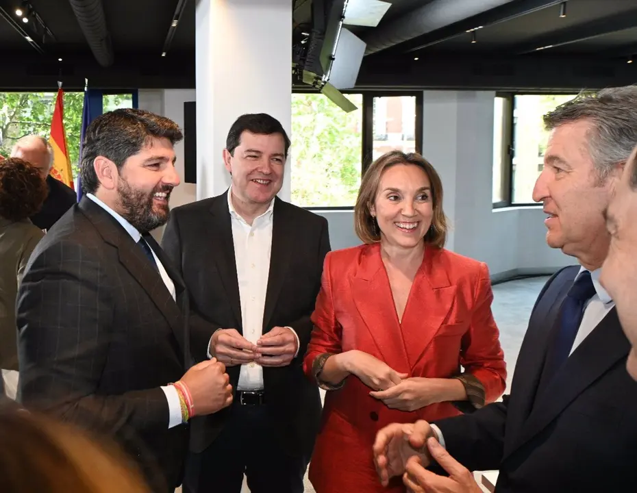 El presidente de la Regi&oacute;n de Murcia, Fernando L&oacute;pez Miras, la presidenta de la Junta de Extremadura, Mar&iacute;a Guardiola, la alcaldesa de Santander, Gema Igual, y el portavoz del PP en el Ayuntamiento de Barcelona, Dani Sirera - PP