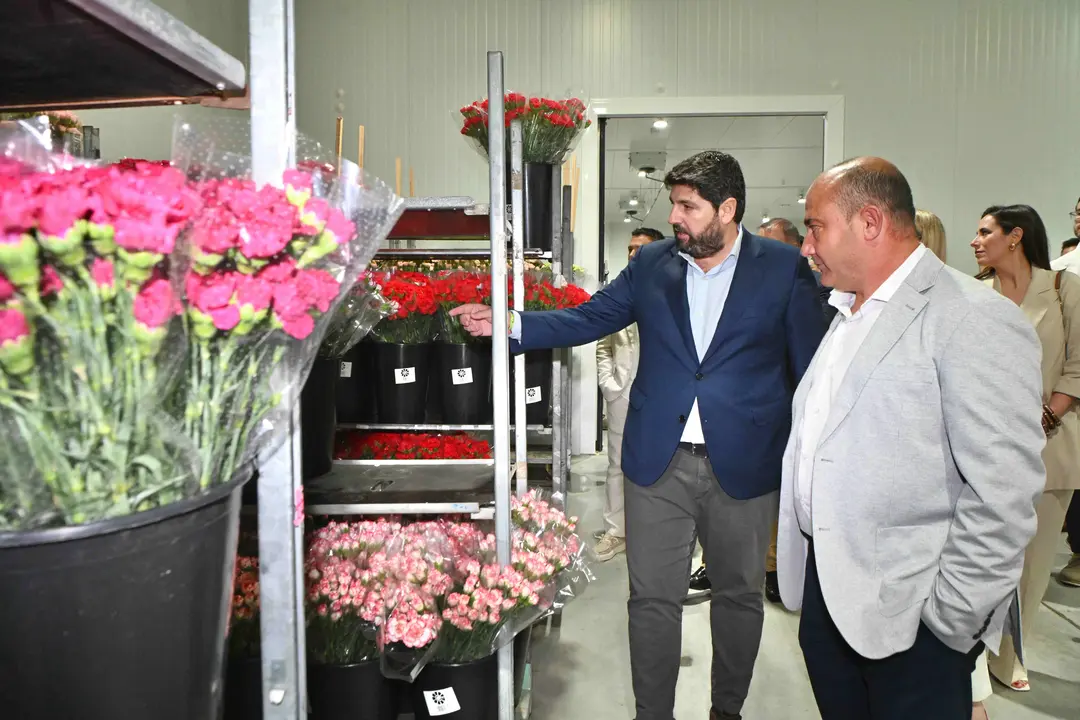 El presidente de la Comunidad, Fernando L&oacute;pez Miras, inaugur&oacute; en Ceheg&iacute;n las nuevas instalaciones de Canaraflor.