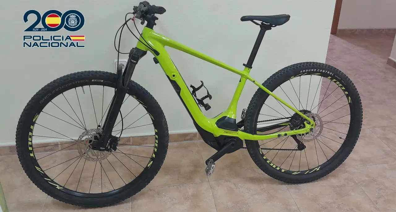 Bicicleta valorada en m&aacute;s de 3.000 euros que fue robada en la Universidad de Murcia (foto: PN)