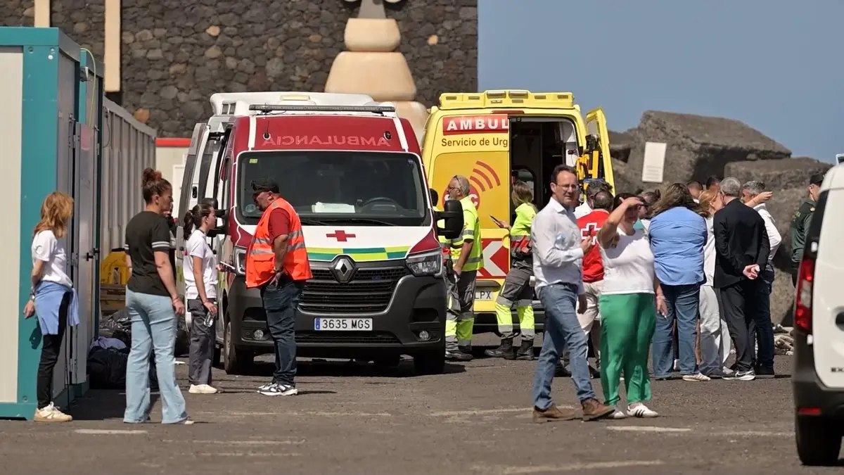 Imagen de archivo de los servicios de emergencia atendiendo a migrantes en territorio espa&ntilde;ol (foto: EP)