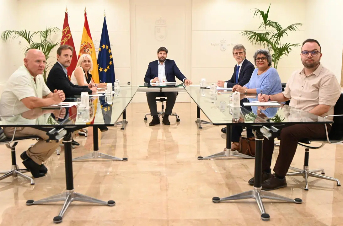 L&oacute;pez Miras se re&uacute;ne con UGT