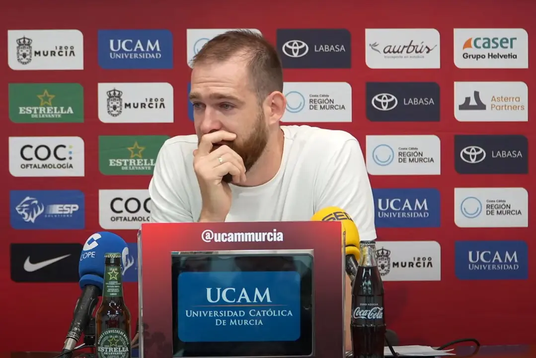 Nemanja Radovic, esta ma&ntilde;ana en una rueda de prensa (foto: La 7)