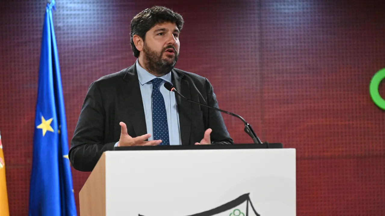 El presidente de la Regi&oacute;n de Murcia, Fernando L&oacute;pez Miras, clausura el acto de presentaci&oacute;n del programa de actividades con motivo del 20&ordm; aniversario del Hospital Reina Sof&iacute;a de Murcia y 500&ordm; del Hospital General de de Murcia (foto: CARM)