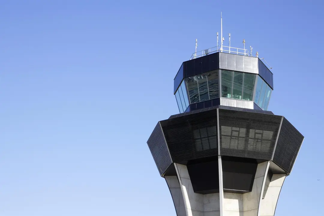 Imagen de la Torre de Control del Aeropuerto Internacional de la Regi&oacute;n de Murcia