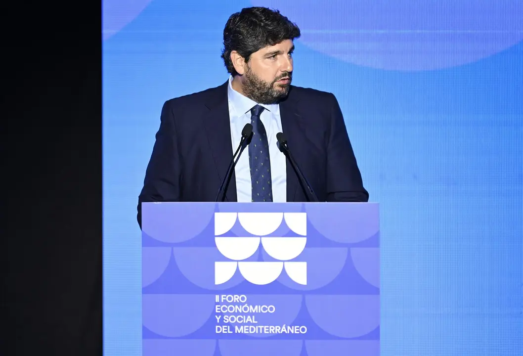 El presindente del Gobierno regional, Fernando L&oacute;pez Miras, reivindica un Plan Nacional del Agua en el Foro Mediterr&aacute;neo