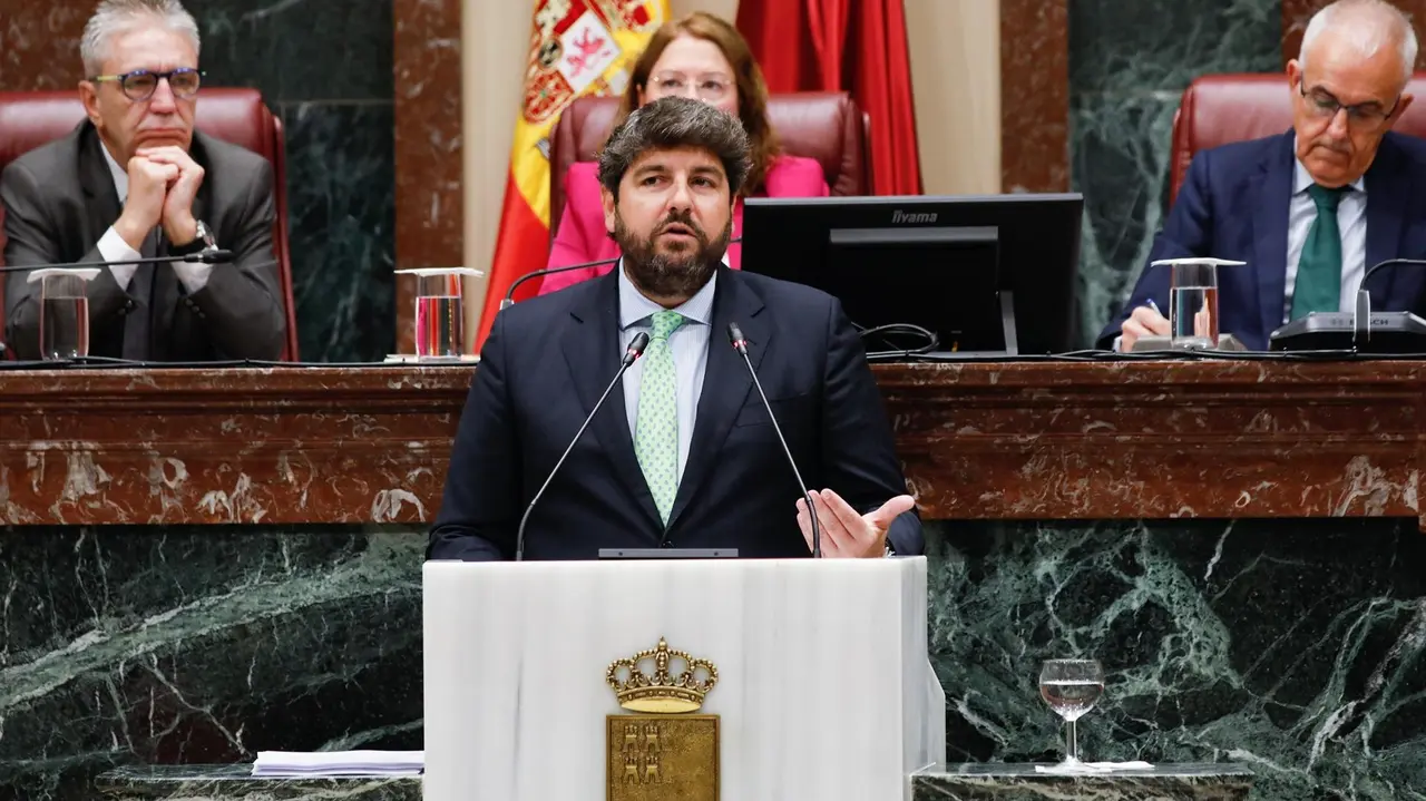 El presidente del Gobierno Regional, Fernando L&oacute;pez Miras, durante su intervenci&oacute;n en el primer d&iacute;a del Debate del Estado de la Regi&oacute;n (foto: EP)