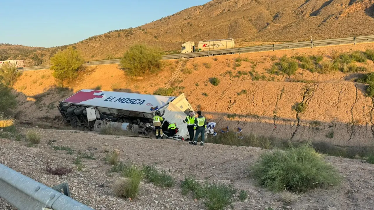 Rescate a un camionero en Jumilla (foto: 1-1-2)