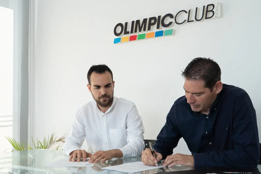 El CTO de Biyectiva, Rub&eacute;n Mart&iacute;nez (izq.) junto a Kike Boned, director de Olimpic Club