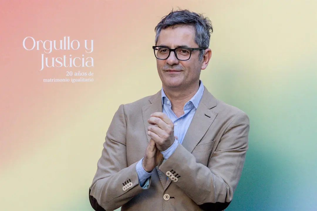 El ministro de la Presidencia, Justicia y Relaciones con las Cortes, F&eacute;lix Bola&ntilde;os, interviene durante el acto &lsquo;Orgullo y Justicia&rsquo; (foto: EP)