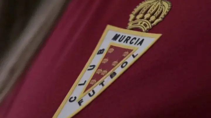 El Real Murcia presenta su primera equipaci&oacute;n para la temporada 2025/2026 (foto: Real Murcia)