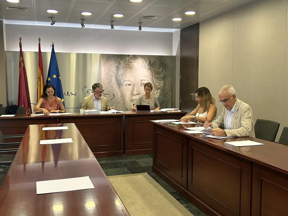 La Mesa de la Comisi&oacute;n de Econom&iacute;a, Hacienda y Presupuesto