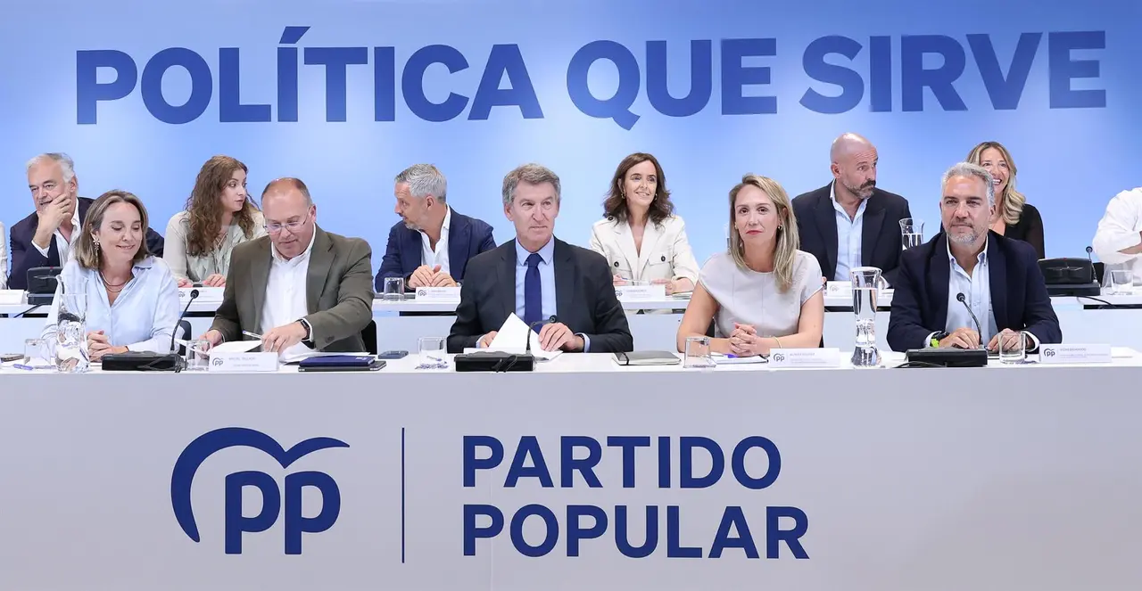 El presidente del Partido Popular, Alberto N&uacute;&ntilde;ez Feij&oacute;o, preside la reuni&oacute;n del Comit&eacute; Ejecutivo Nacional del partido, a 28 de julio de 2025, en Madrid