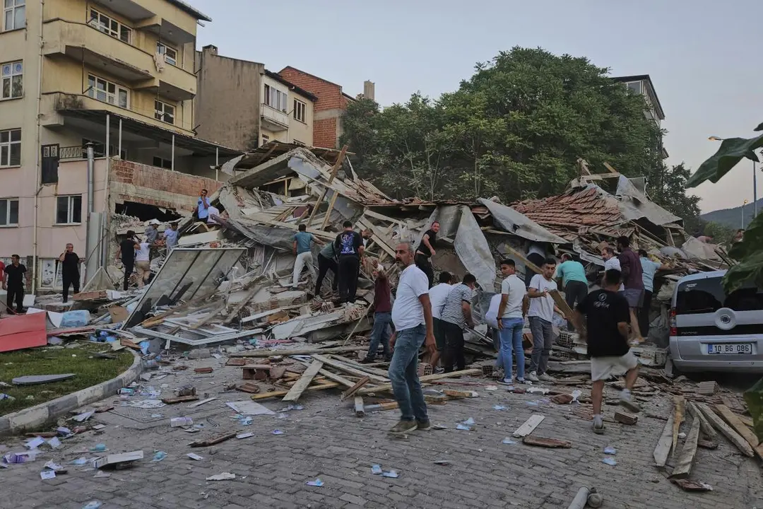 Da&ntilde;os materiales del terremoto en Turqu&iacute;a (foto: Agencias)