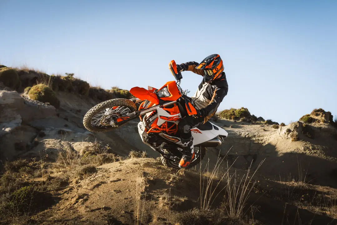 2026 KTM 690 SMC R & 690 ENDURO R-4