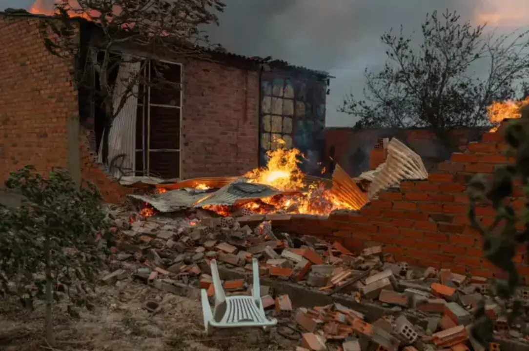 Vista del fuego, a 12 de agosto de 2025, en Abejera, Zamora, Castilla y Le&oacute;n (foto: EP)