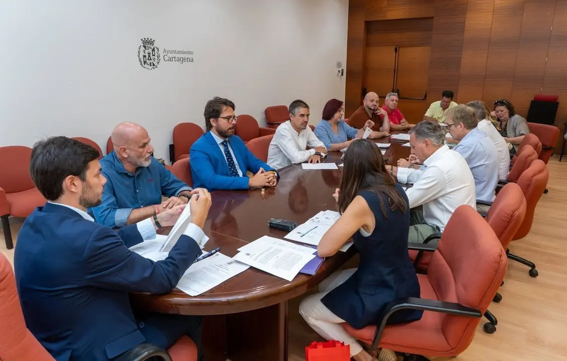 Reuni&oacute;n de la Comisi&oacute;n Informativa de Hacienda e Interior, reunida bajo la presidencia del concejal del &aacute;rea, Ignacio J&aacute;udenes